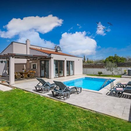 ボドニャン Bobo Family House With Poolヴィラ エクステリア 写真