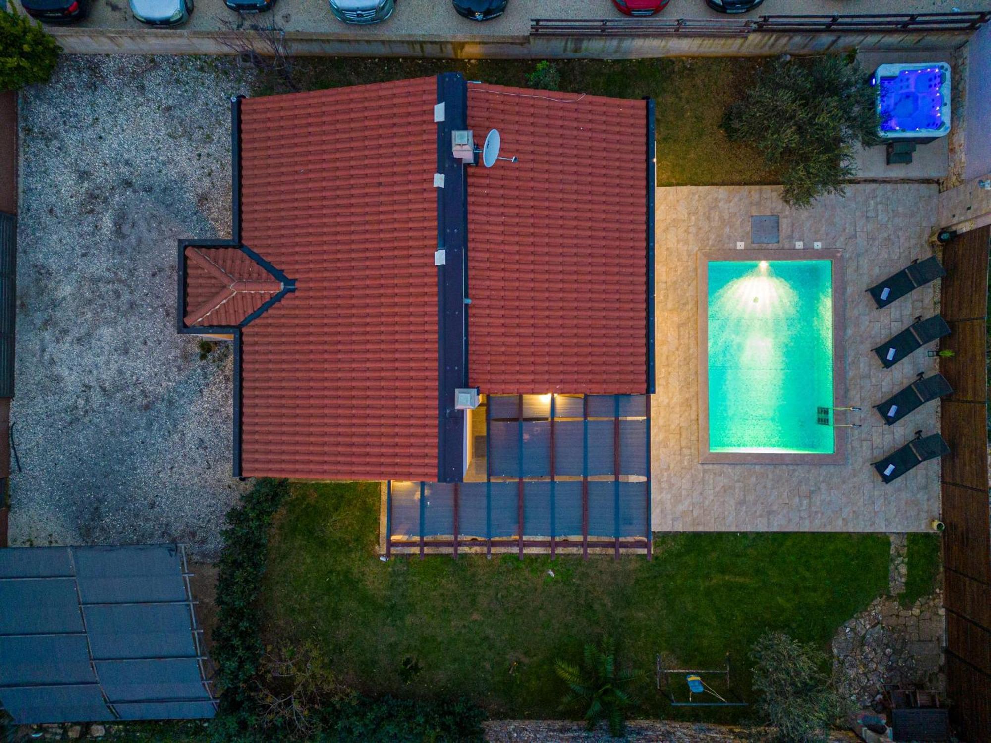 ボドニャン Bobo Family House With Poolヴィラ エクステリア 写真